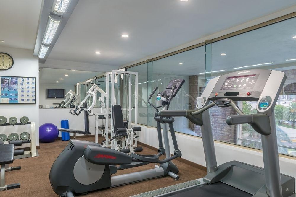 Four Points By Sheraton Galerias Monterrey Exteriér fotografie The gym at the hotel