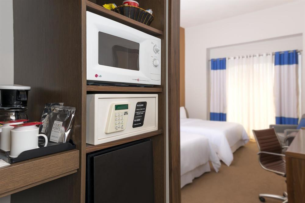 Four Points By Sheraton Galerias Monterrey Exteriér fotografie A safe in a hotel room