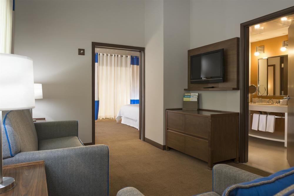 Four Points By Sheraton Galerias Monterrey Exteriér fotografie A typical suite at the Residence Inn