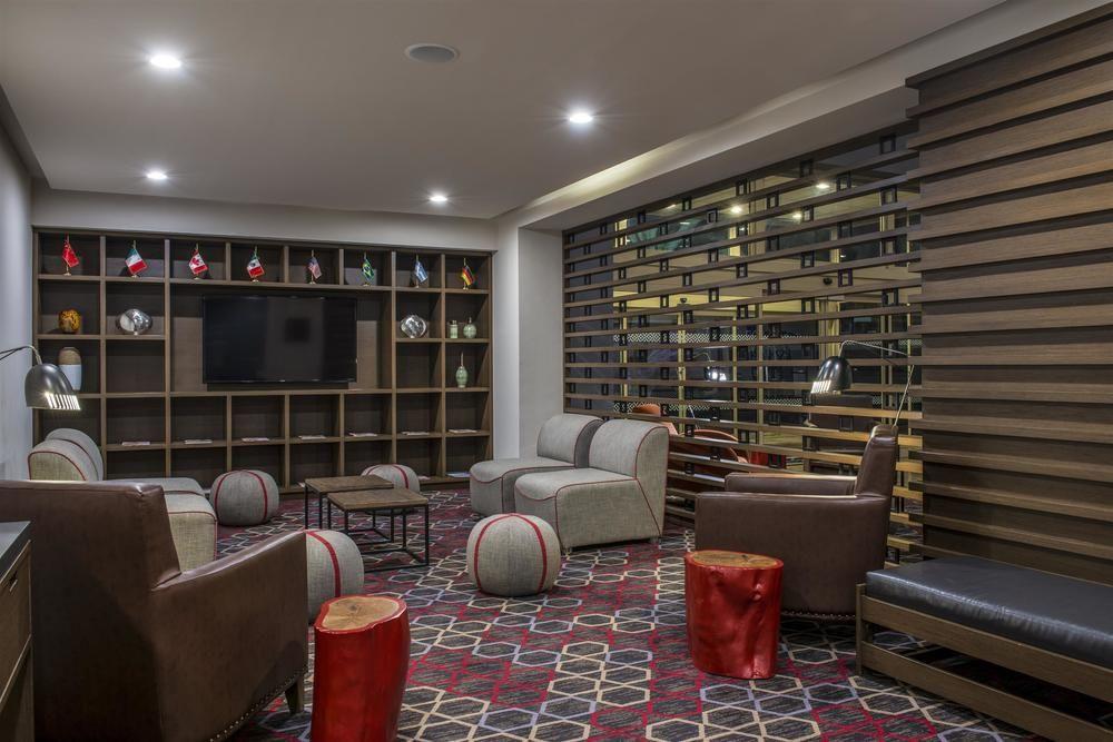 Four Points By Sheraton Galerias Monterrey Exteriér fotografie The lounge at the airport