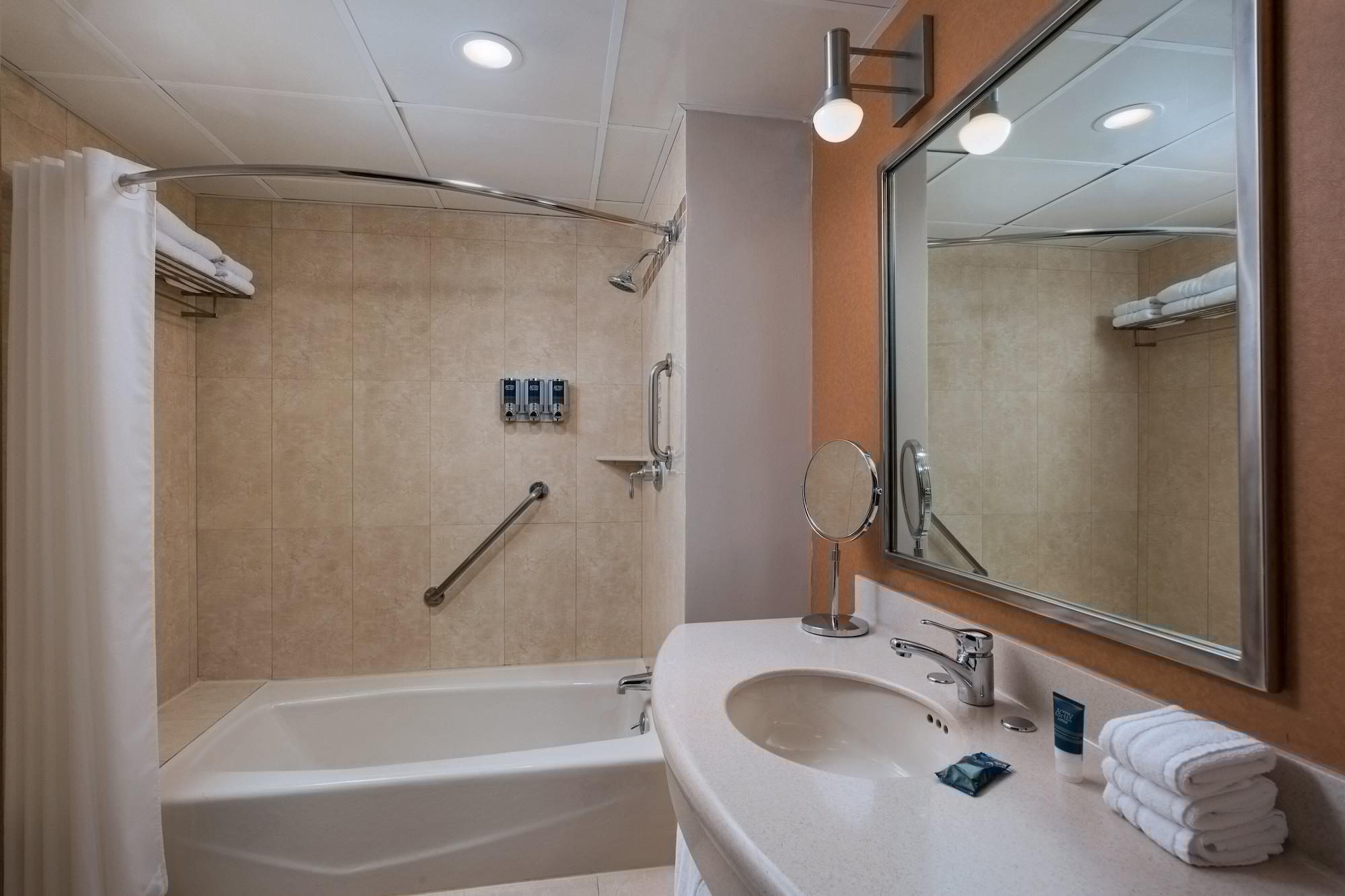 Four Points By Sheraton Galerias Monterrey Exteriér fotografie A bathroom in a hotel