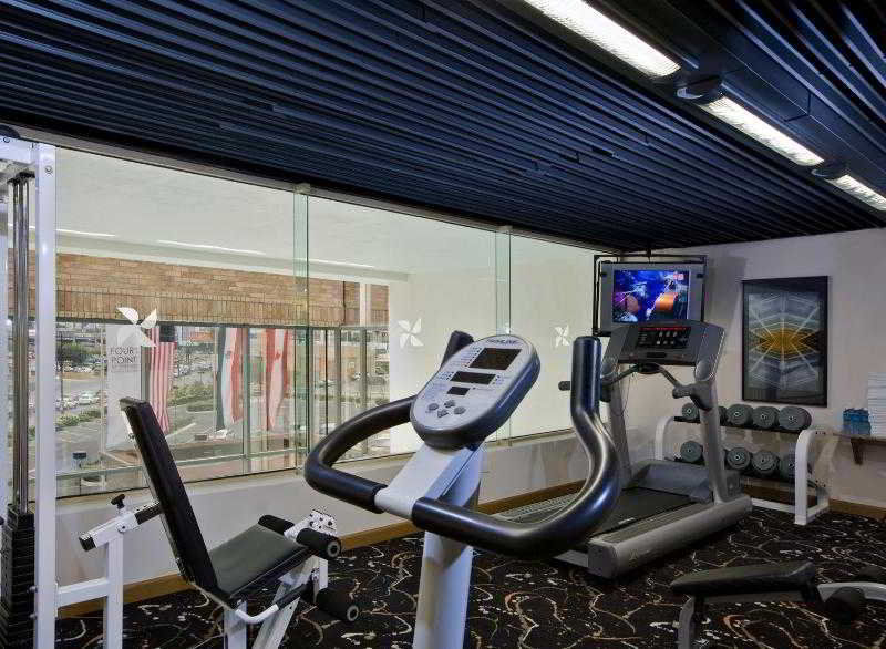 Four Points By Sheraton Galerias Monterrey Exteriér fotografie The gym at the hotel